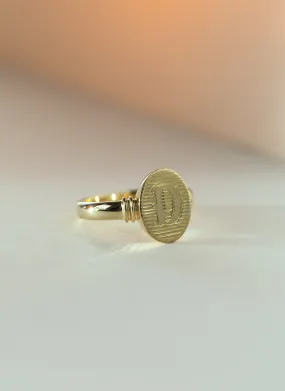 Betsy signet ring 14k gold