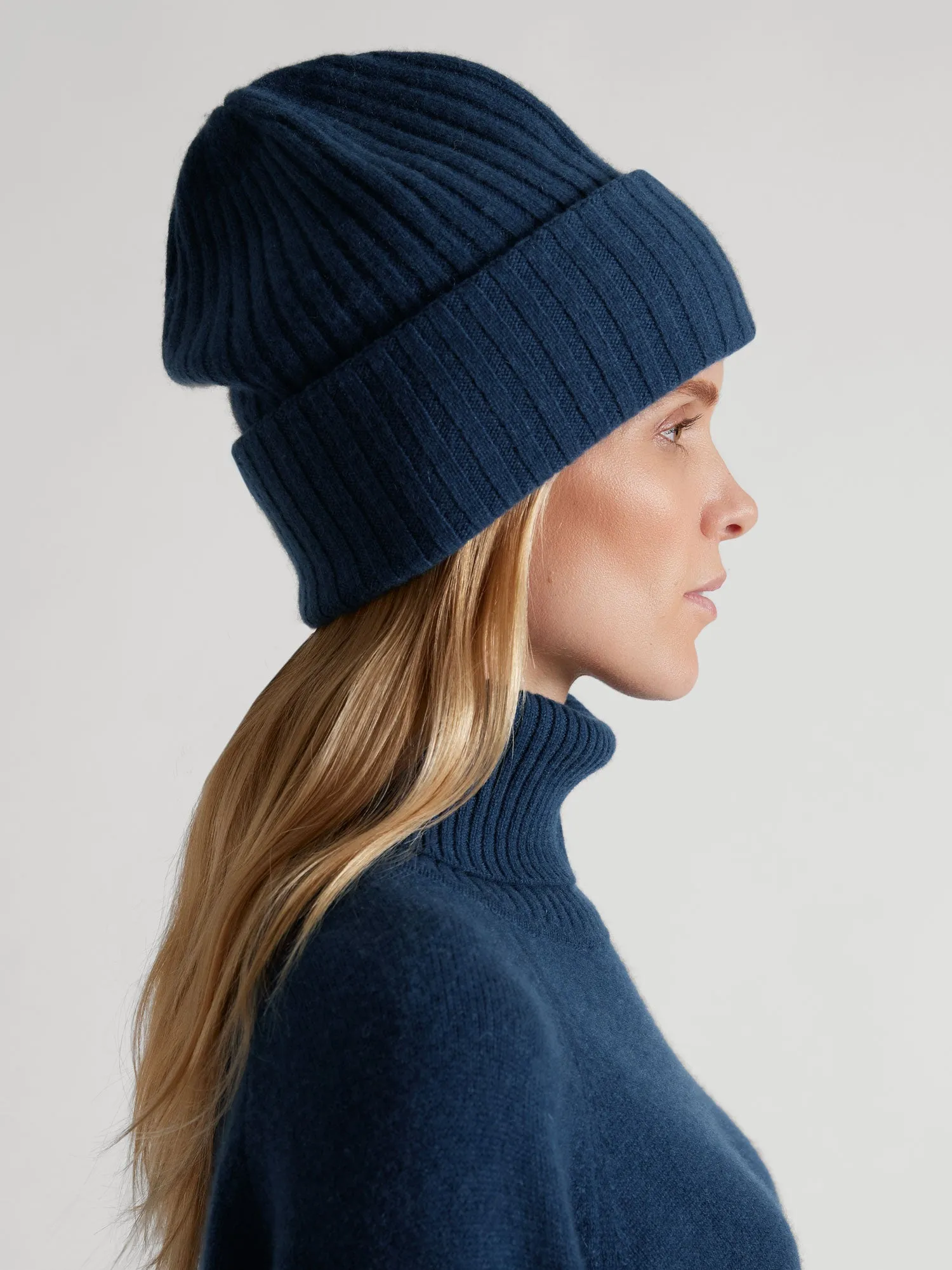 Cashmere beanie "Oda" - mountain blue