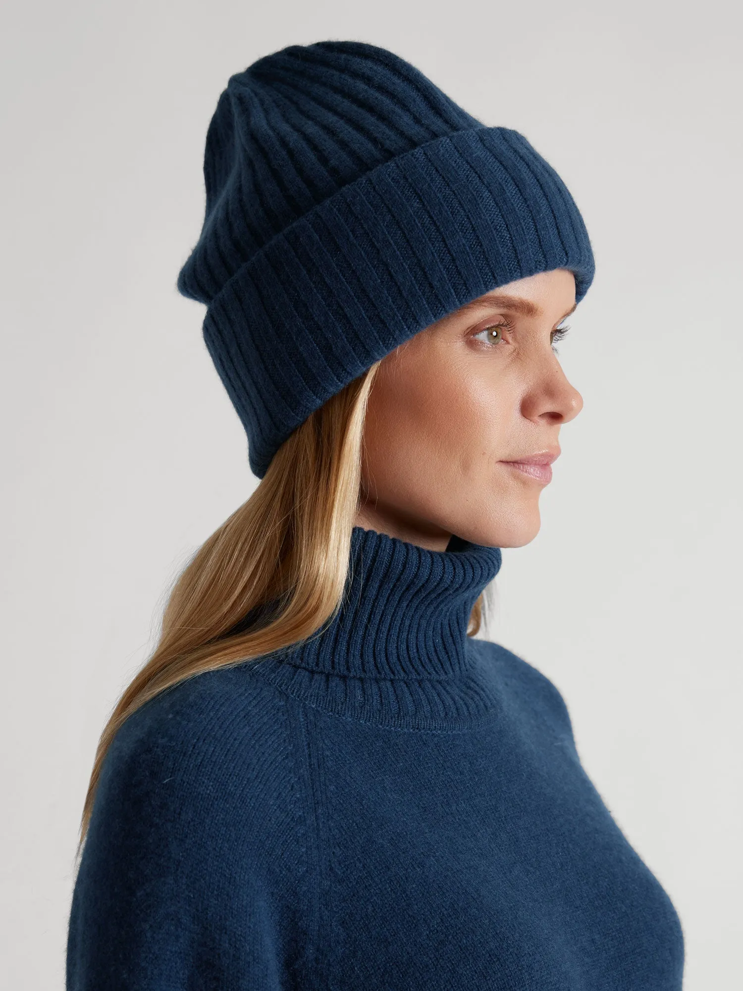 Cashmere beanie "Oda" - mountain blue