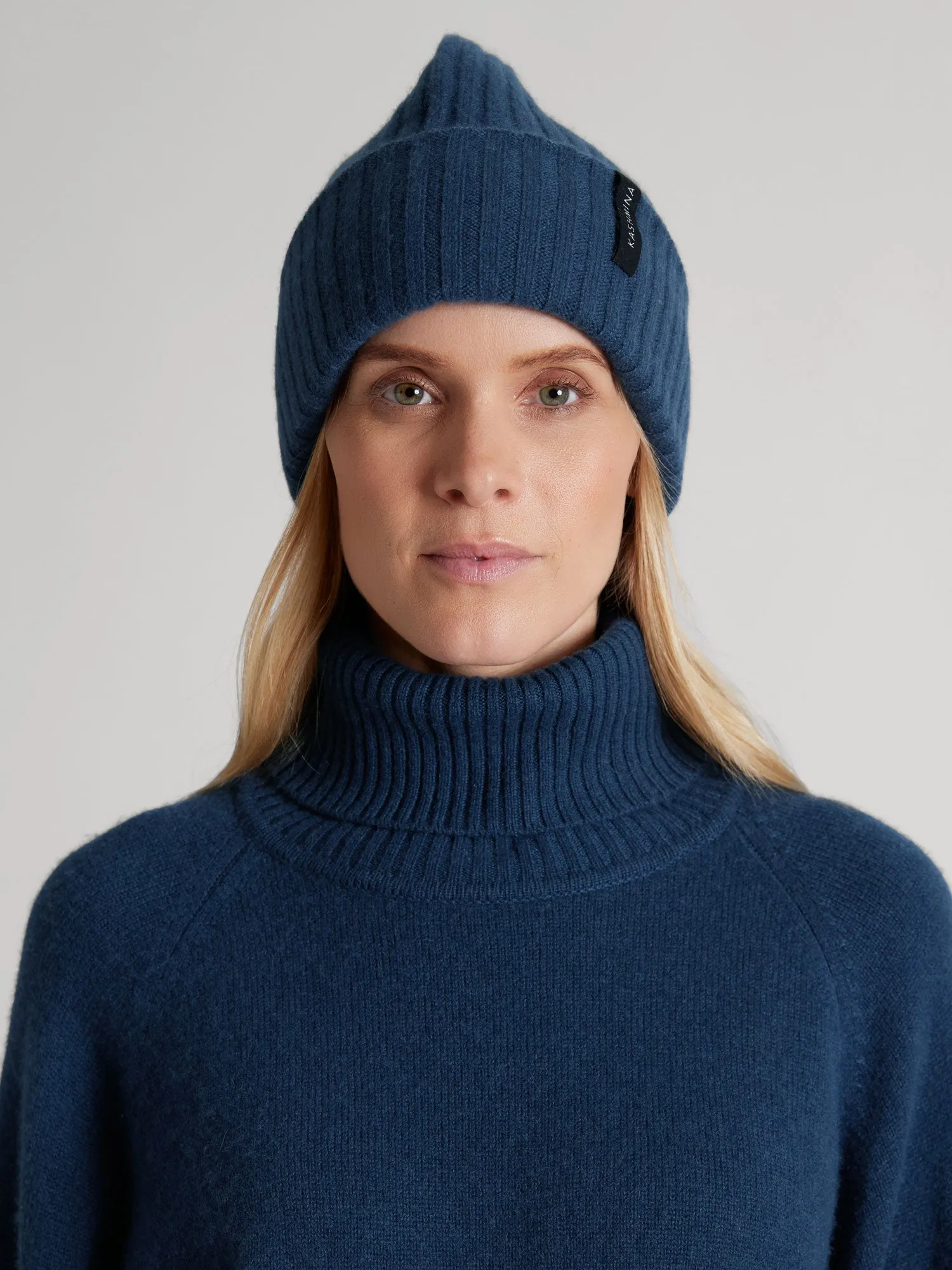 Cashmere beanie "Oda" - mountain blue