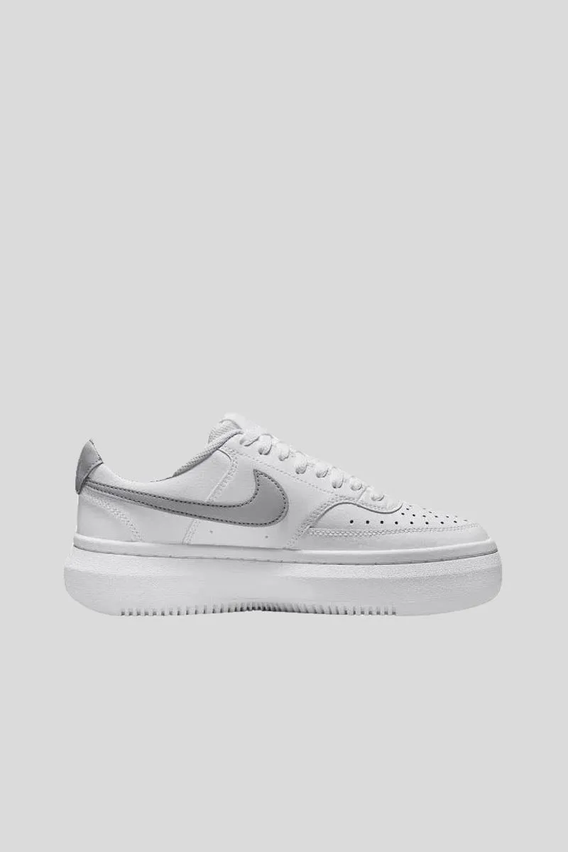 W Nike Court Vision Alta Ltr - White Mtlc Platinum